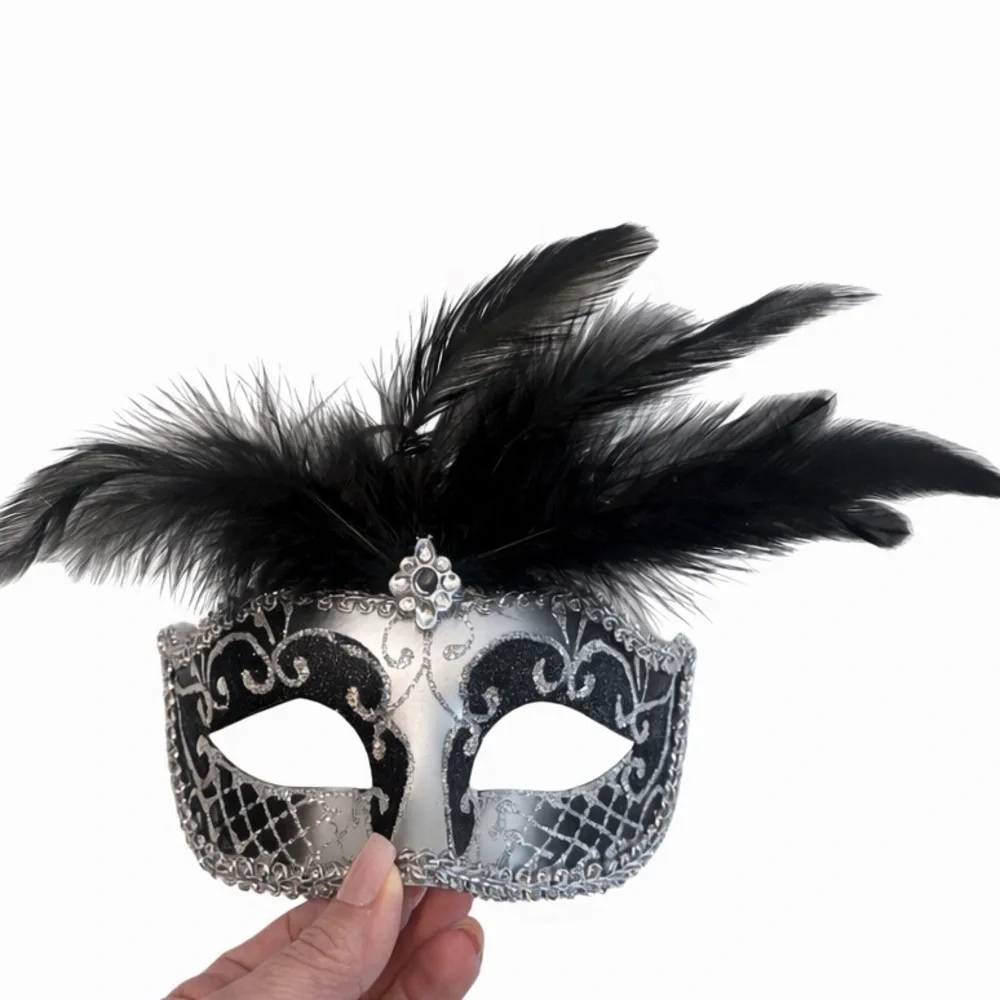 Unbranded • Elegant Venetian-Style Masquerade Mask in Black and Silver